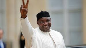Présidentielle en Gambie: Adama Barrow rempile facilement devant ses adversaires