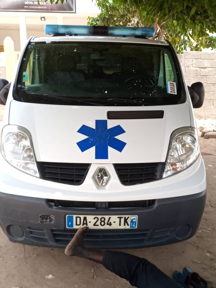 Diossong: Le maire de Diossong receptionne deux ambulances