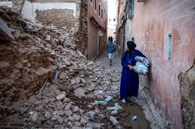Séisme au Maroc : la communauté internationale propose son aide au royaume qui déplore 820 morts selon le dernier bilan officiel