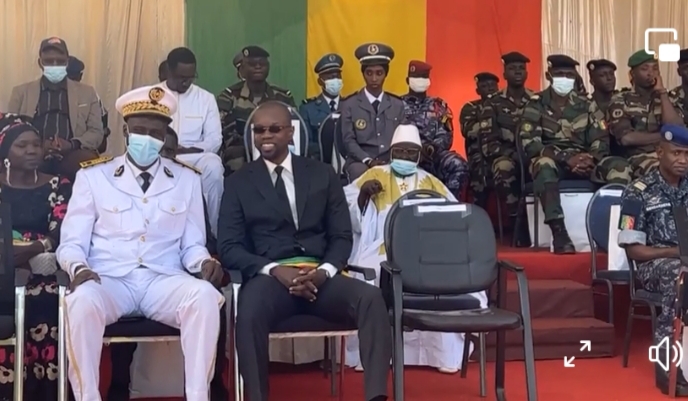 Ziguinchor- Célébration de la fête d’indépendance : le sens de la participation du maire Ousmane Sonko ! (Par Abdou Sané)