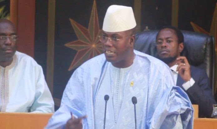 Affaire du député Bara Dolly: Le journaliste Léopold Tamba de la Sen tv demande la clémence du Chef de l’État Macky Sall