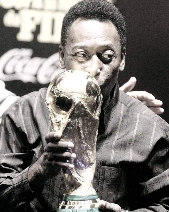 La planète foot en deuil: La légende brésilienne Pelé a tiré sa révérence à l’âge de 82 ans