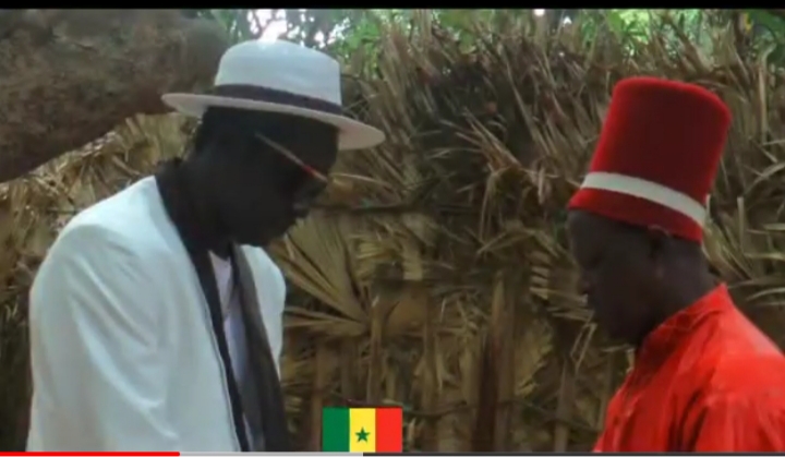 De retour au Sénégal : L’artiste Paco Diatta réserve sa première visite à sa Majesté le roi Sibiloumbaye Diédhiou d’Oussouye